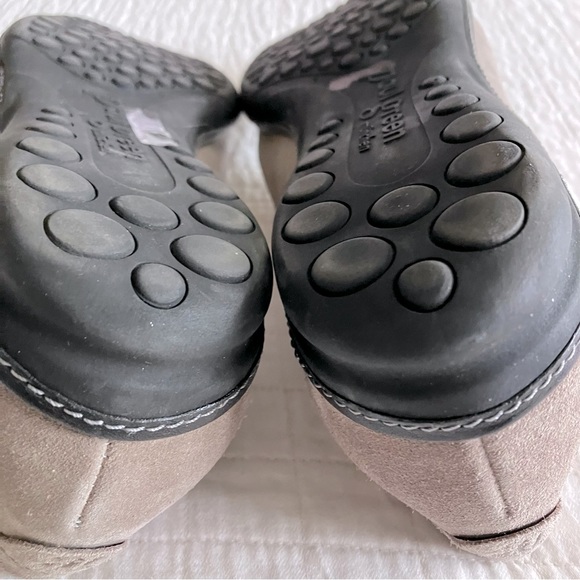 Paul Green neutral color leather/suede sneaker w/elastic tie - Picture 5 of 8